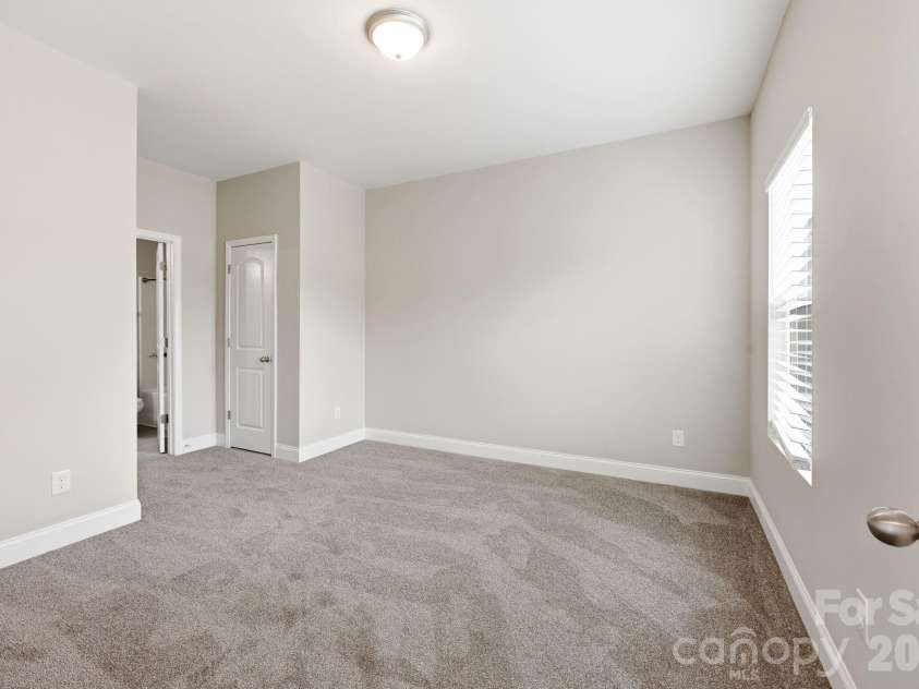 8207 Dumphries Drive, Huntersville, NC 28078.  MLS# CAR4375881, YatesRealty ID 23734. 