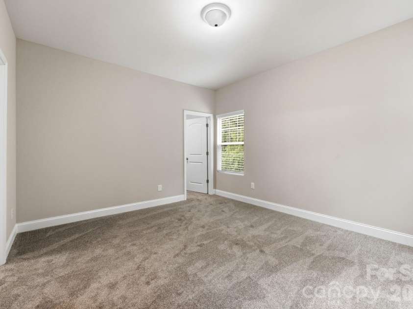 8207 Dumphries Drive, Huntersville, NC 28078.  MLS# CAR4375881, YatesRealty ID 23734. 
