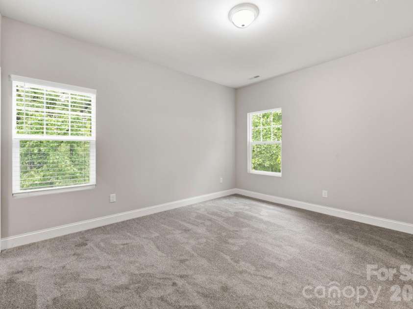 8207 Dumphries Drive, Huntersville, NC 28078.  MLS# CAR4375881, YatesRealty ID 23734. 