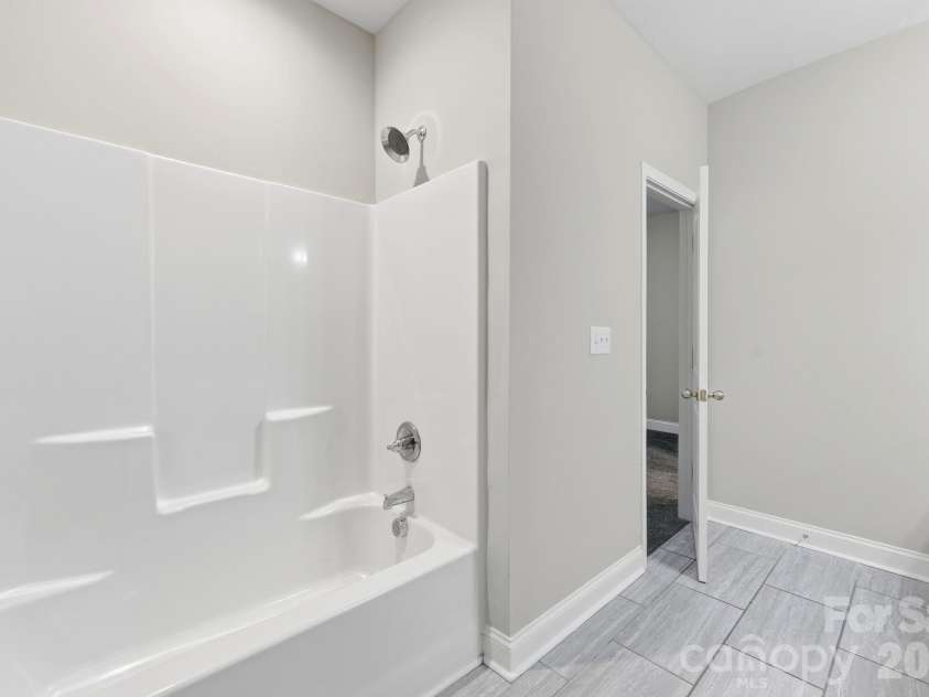 8207 Dumphries Drive, Huntersville, NC 28078.  MLS# CAR4375881, YatesRealty ID 23734. 