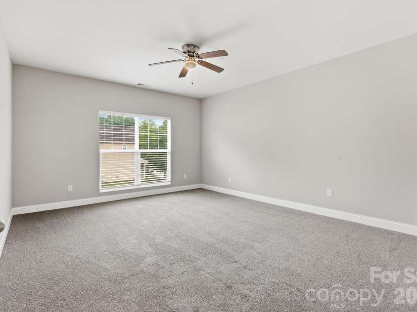 8207 Dumphries Drive, Huntersville, NC 28078.  MLS# CAR4375881, YatesRealty ID 23734. 