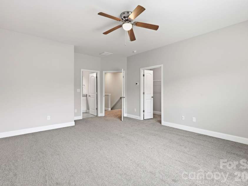 8207 Dumphries Drive, Huntersville, NC 28078.  MLS# CAR4375881, YatesRealty ID 23734. 