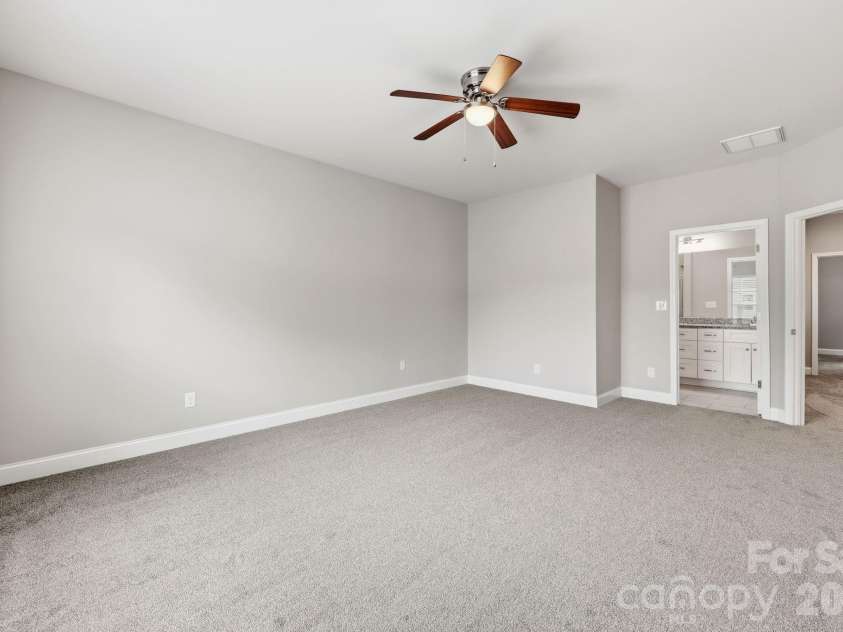 8207 Dumphries Drive, Huntersville, NC 28078.  MLS# CAR4375881, YatesRealty ID 23734. 