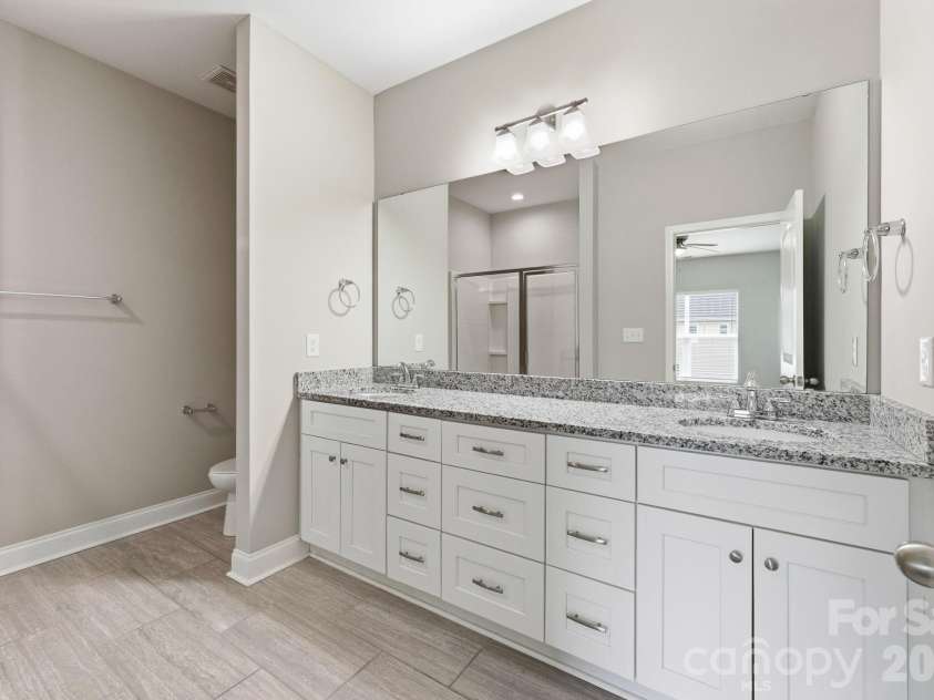8207 Dumphries Drive, Huntersville, NC 28078.  MLS# CAR4375881, YatesRealty ID 23734. 