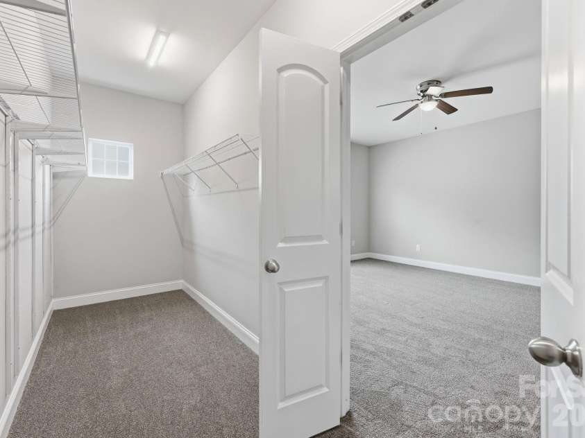 8207 Dumphries Drive, Huntersville, NC 28078.  MLS# CAR4375881, YatesRealty ID 23734. 
