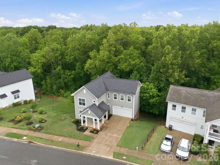 8207 Dumphries Drive, Huntersville, NC 28078.  MLS# CAR4375881, YatesRealty ID 23734. 