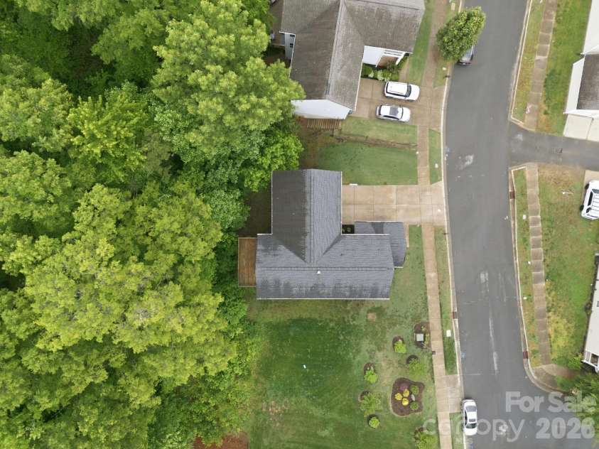 8207 Dumphries Drive, Huntersville, NC 28078.  MLS# CAR4375881, YatesRealty ID 23734. 