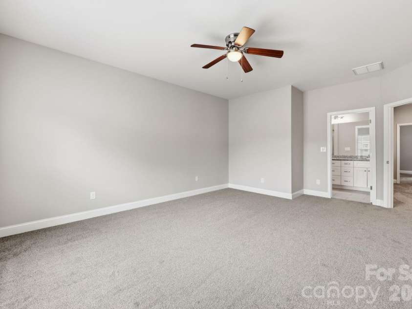 8207 Dumphries Drive, Huntersville, NC 28078.  MLS# CAR4434766, YatesRealty ID 23734. 