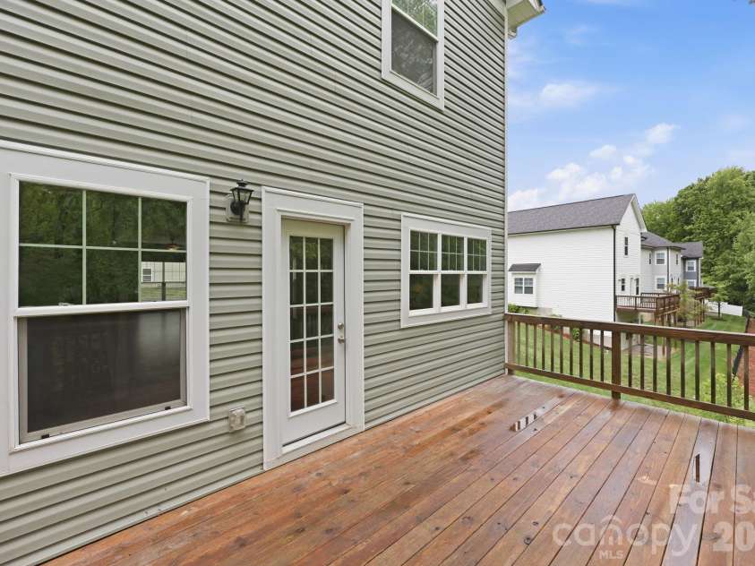 8207 Dumphries Drive, Huntersville, NC 28078.  MLS# CAR4434766, YatesRealty ID 23734. 