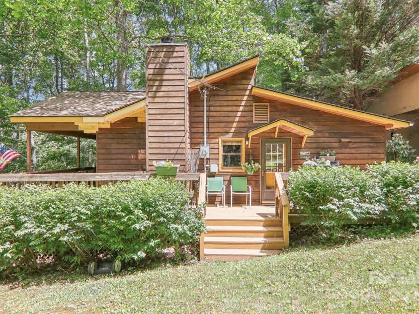 46 Thrush Drive, Maggie Valley, NC 28751.  MLS# CAR4262845, YatesRealty ID 23735. 