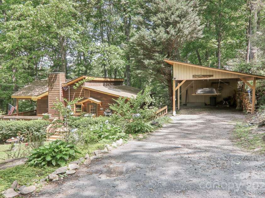 46 Thrush Drive, Maggie Valley, NC 28751.  MLS# CAR4262845, YatesRealty ID 23735. 