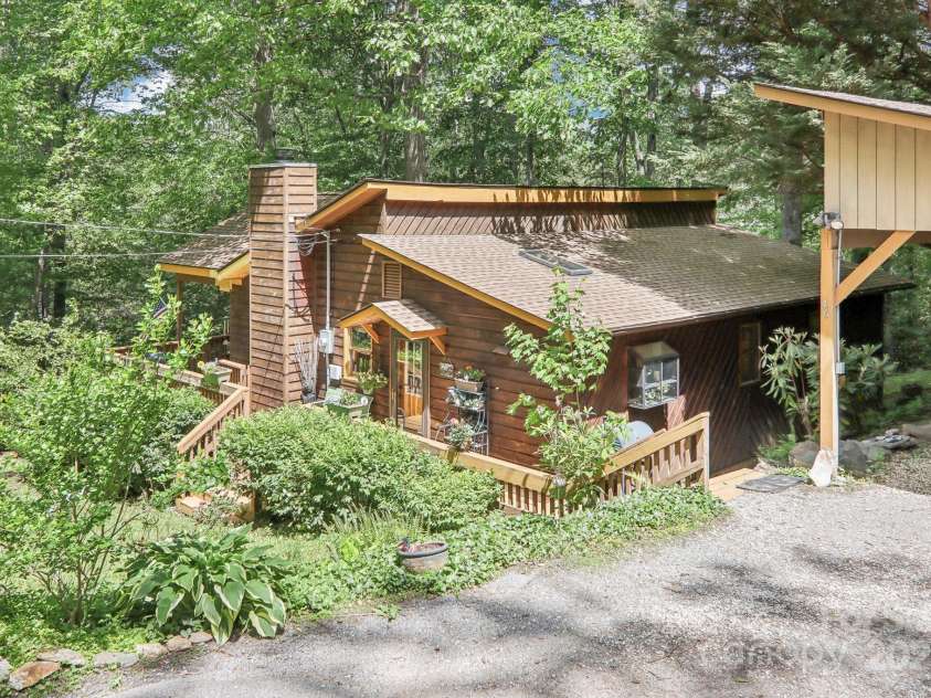 46 Thrush Drive, Maggie Valley, NC 28751.  MLS# CAR4262845, YatesRealty ID 23735. 