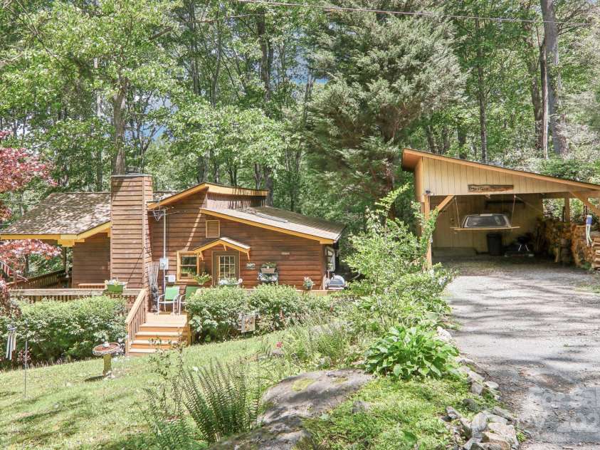 46 Thrush Drive, Maggie Valley, NC 28751.  MLS# CAR4262845, YatesRealty ID 23735. 