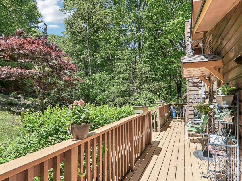 46 Thrush Drive, Maggie Valley, NC 28751.  MLS# CAR4262845, YatesRealty ID 23735. 