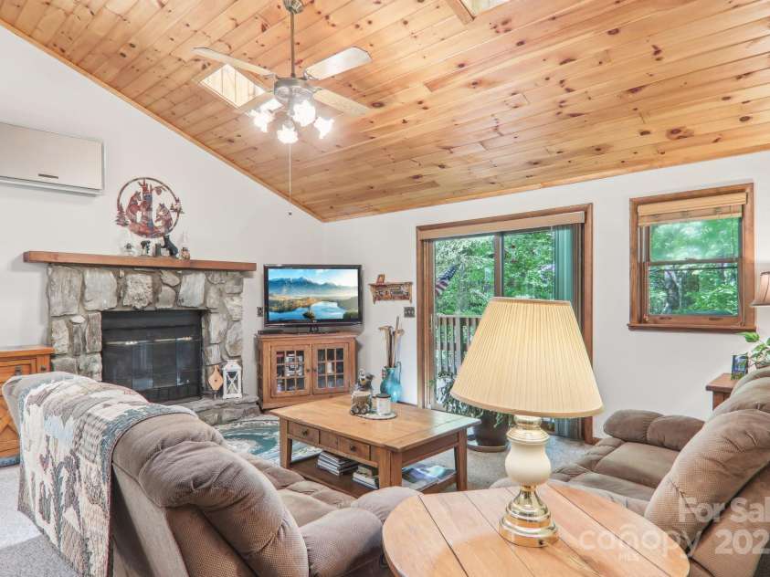 46 Thrush Drive, Maggie Valley, NC 28751.  MLS# CAR4262845, YatesRealty ID 23735. 