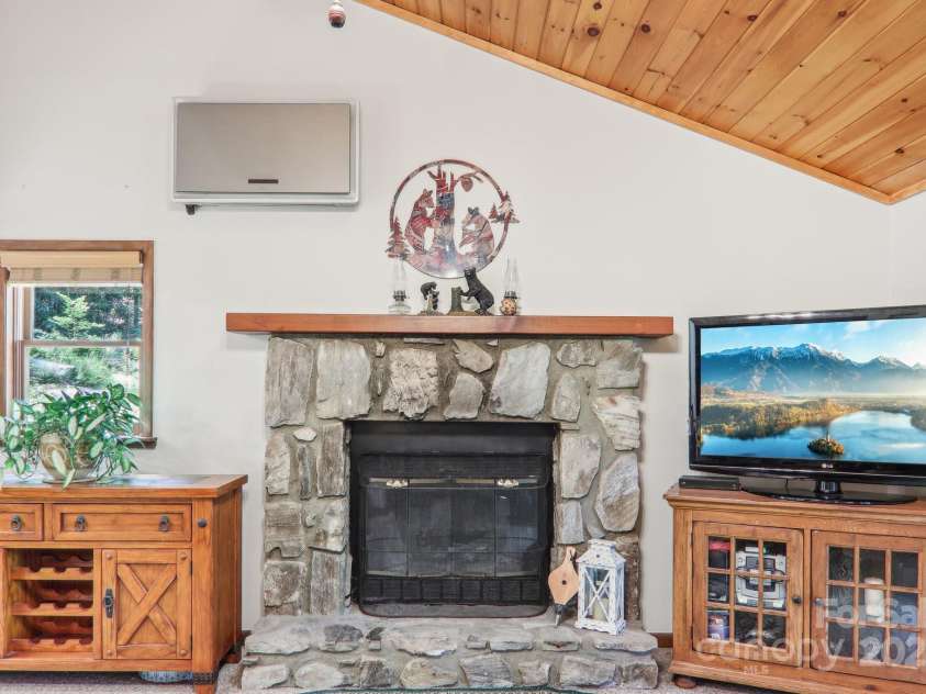 46 Thrush Drive, Maggie Valley, NC 28751.  MLS# CAR4262845, YatesRealty ID 23735. 