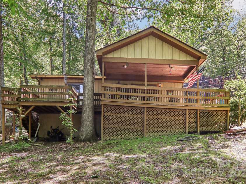46 Thrush Drive, Maggie Valley, NC 28751.  MLS# CAR4262845, YatesRealty ID 23735. 