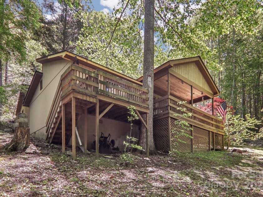 46 Thrush Drive, Maggie Valley, NC 28751.  MLS# CAR4262845, YatesRealty ID 23735. 