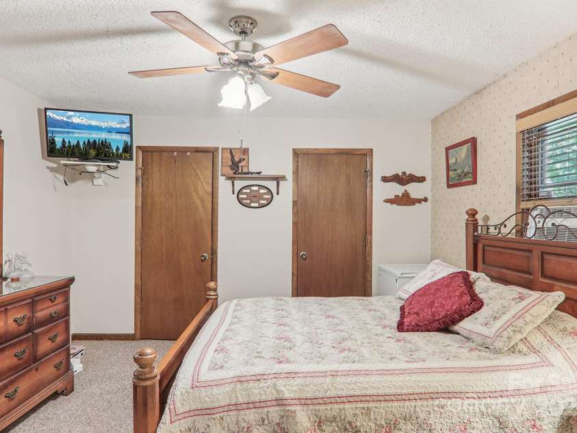 46 Thrush Drive, Maggie Valley, NC 28751.  MLS# CAR4262845, YatesRealty ID 23735. Primary Bedroom