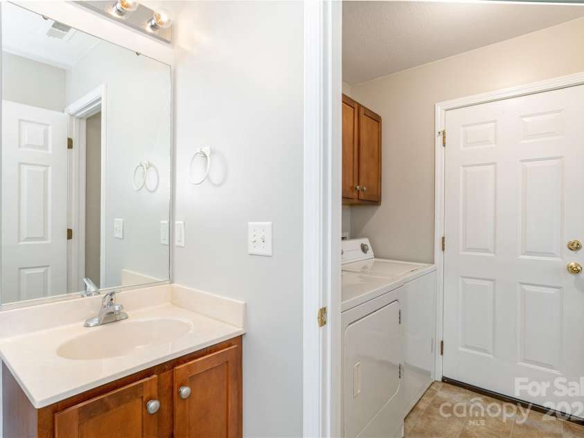 256 Farington Circle, Fletcher, NC 28732.  MLS# CAR4276392, YatesRealty ID 23737. 