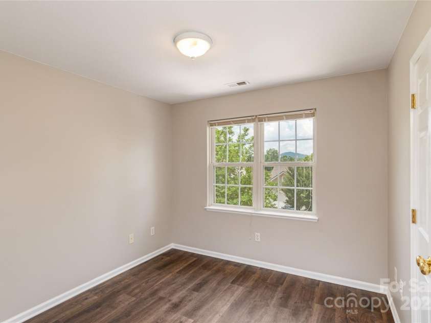 256 Farington Circle, Fletcher, NC 28732.  MLS# CAR4276392, YatesRealty ID 23737. 