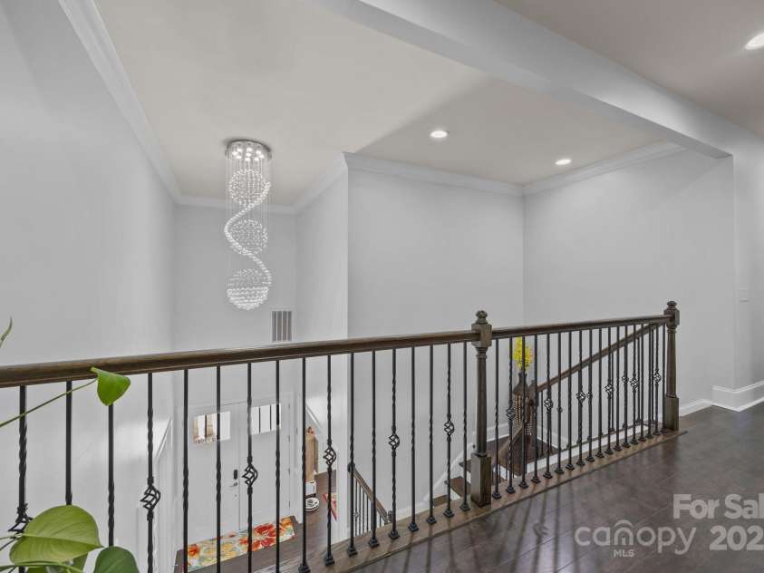 10904 Kilkenny Drive, Matthews, NC 28105.  MLS# CAR4242460, YatesRealty ID 23738. 2nd level landing area