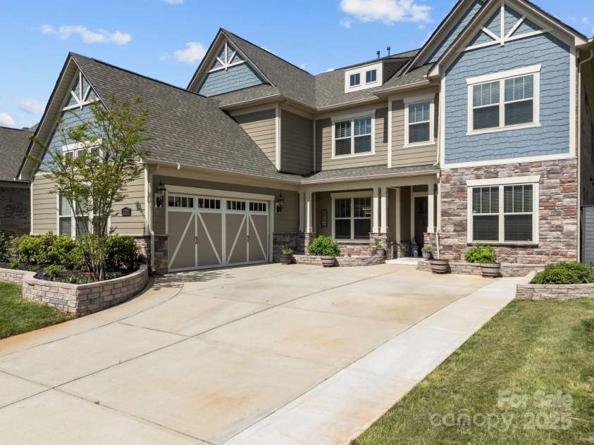 10904 Kilkenny Drive, Matthews, NC 28105.  MLS# CAR4242460, YatesRealty ID 23738. 