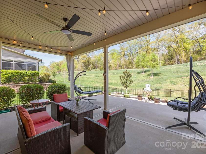 10904 Kilkenny Drive, Matthews, NC 28105.  MLS# CAR4242460, YatesRealty ID 23738. 