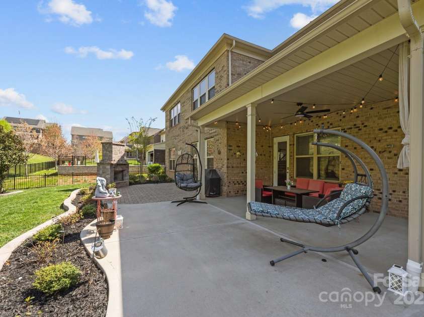10904 Kilkenny Drive, Matthews, NC 28105.  MLS# CAR4242460, YatesRealty ID 23738. 