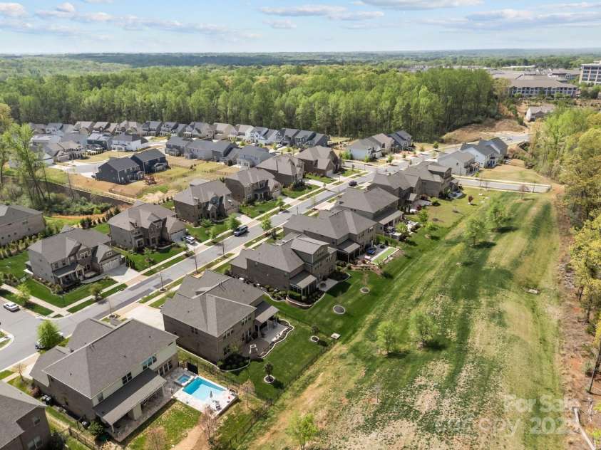 10904 Kilkenny Drive, Matthews, NC 28105.  MLS# CAR4242460, YatesRealty ID 23738. 