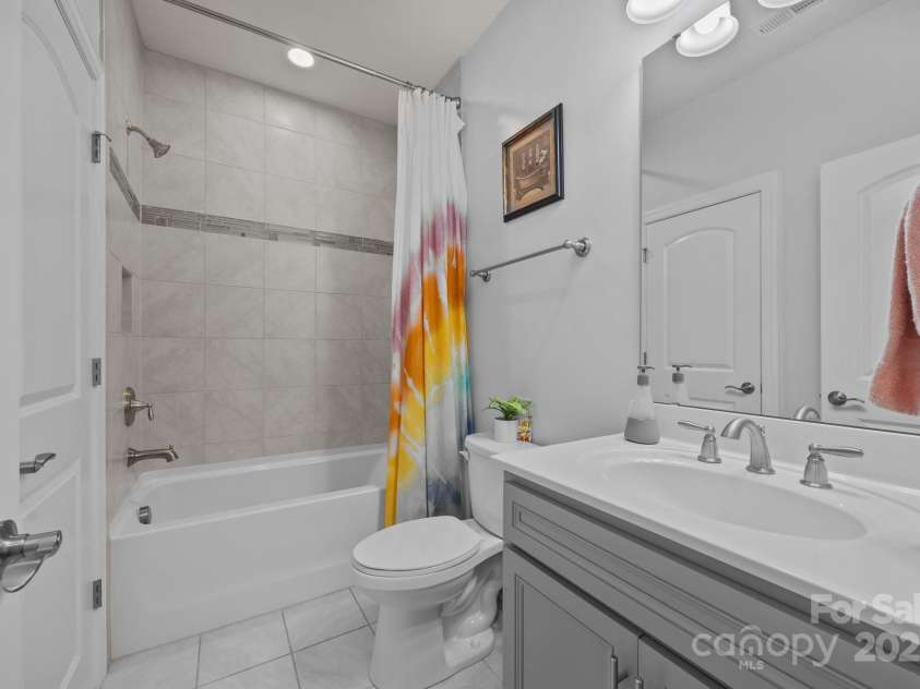 10904 Kilkenny Drive, Matthews, NC 28105.  MLS# CAR4242460, YatesRealty ID 23738. Bath attached to Bedroom #4