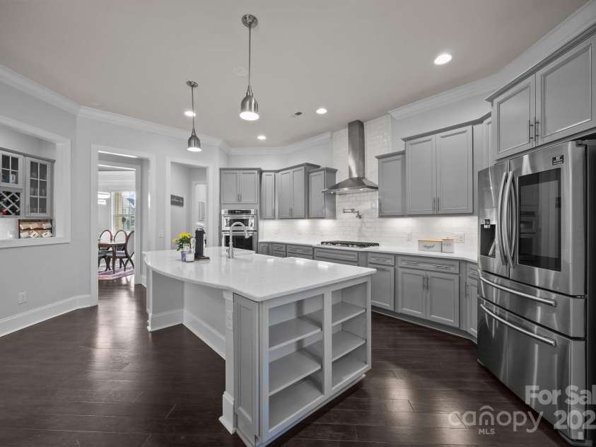 10904 Kilkenny Drive, Matthews, NC 28105.  MLS# CAR4242460, YatesRealty ID 23738. Chefs kitchen