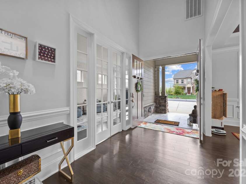 10904 Kilkenny Drive, Matthews, NC 28105.  MLS# CAR4242460, YatesRealty ID 23738. Entryway