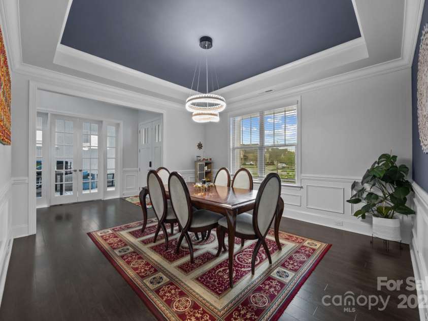 10904 Kilkenny Drive, Matthews, NC 28105.  MLS# CAR4242460, YatesRealty ID 23738. Formal dining