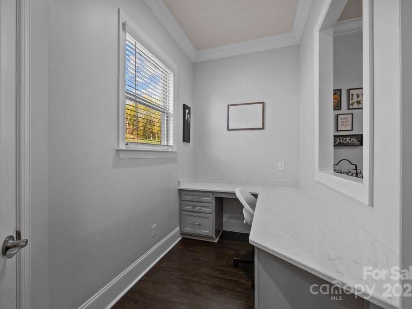 10904 Kilkenny Drive, Matthews, NC 28105.  MLS# CAR4242460, YatesRealty ID 23738. Homework nook