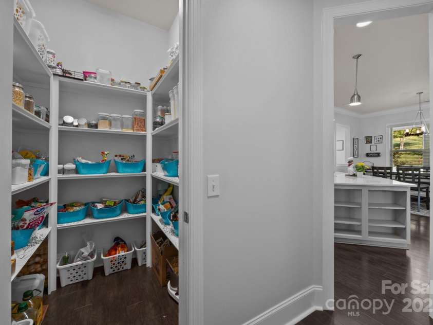 10904 Kilkenny Drive, Matthews, NC 28105.  MLS# CAR4242460, YatesRealty ID 23738. Pantry