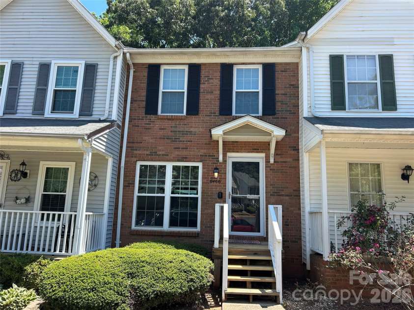 6466 Windsor Gate Lane, Charlotte, NC 28215.  MLS# CAR4384239, YatesRealty ID 23738. 