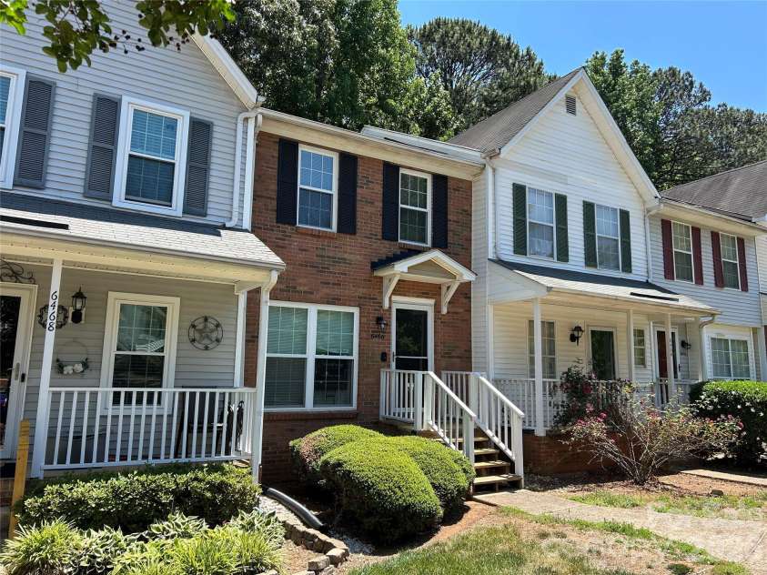 6466 Windsor Gate Lane, Charlotte, NC 28215.  MLS# CAR4384239, YatesRealty ID 23738. 