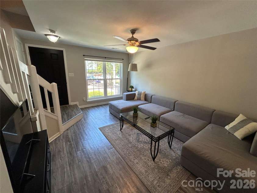 6466 Windsor Gate Lane, Charlotte, NC 28215.  MLS# CAR4384239, YatesRealty ID 23738. 