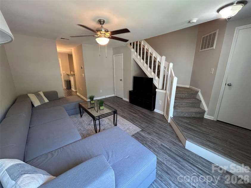 6466 Windsor Gate Lane, Charlotte, NC 28215.  MLS# CAR4384239, YatesRealty ID 23738. 