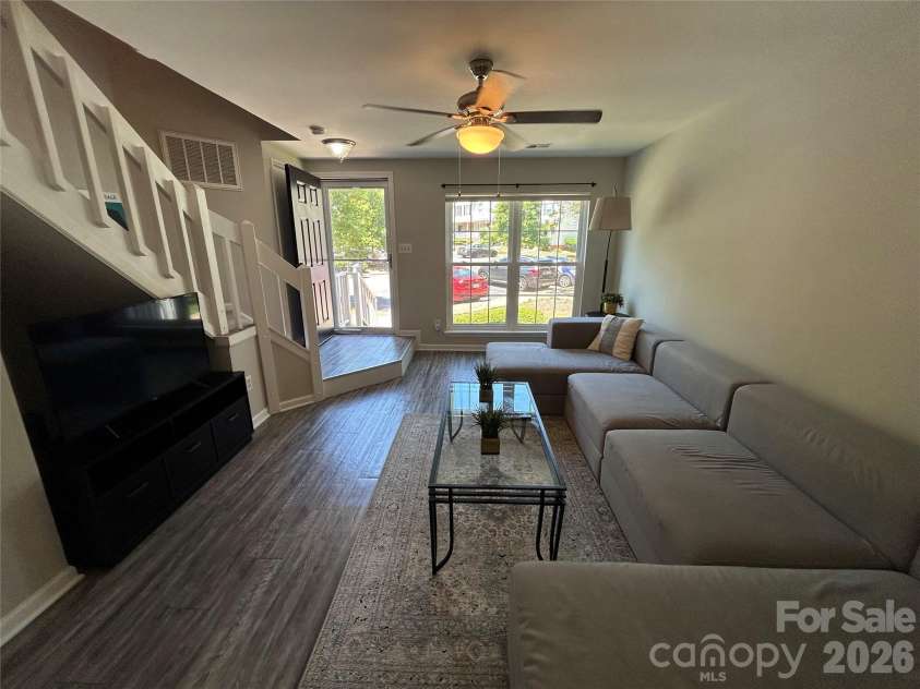 6466 Windsor Gate Lane, Charlotte, NC 28215.  MLS# CAR4384239, YatesRealty ID 23738. 