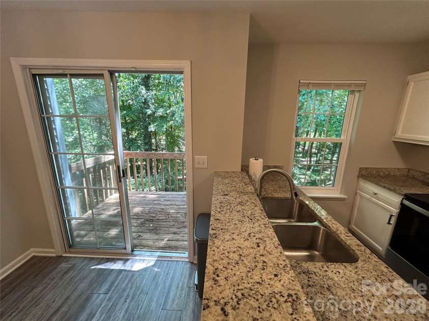 6466 Windsor Gate Lane, Charlotte, NC 28215.  MLS# CAR4384239, YatesRealty ID 23738. 