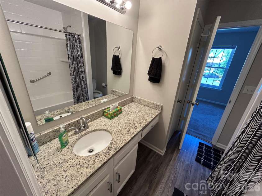 6466 Windsor Gate Lane, Charlotte, NC 28215.  MLS# CAR4384239, YatesRealty ID 23738. 