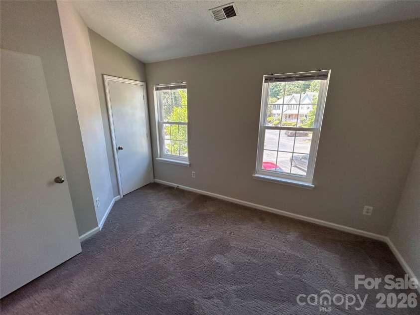 6466 Windsor Gate Lane, Charlotte, NC 28215.  MLS# CAR4384239, YatesRealty ID 23738. 