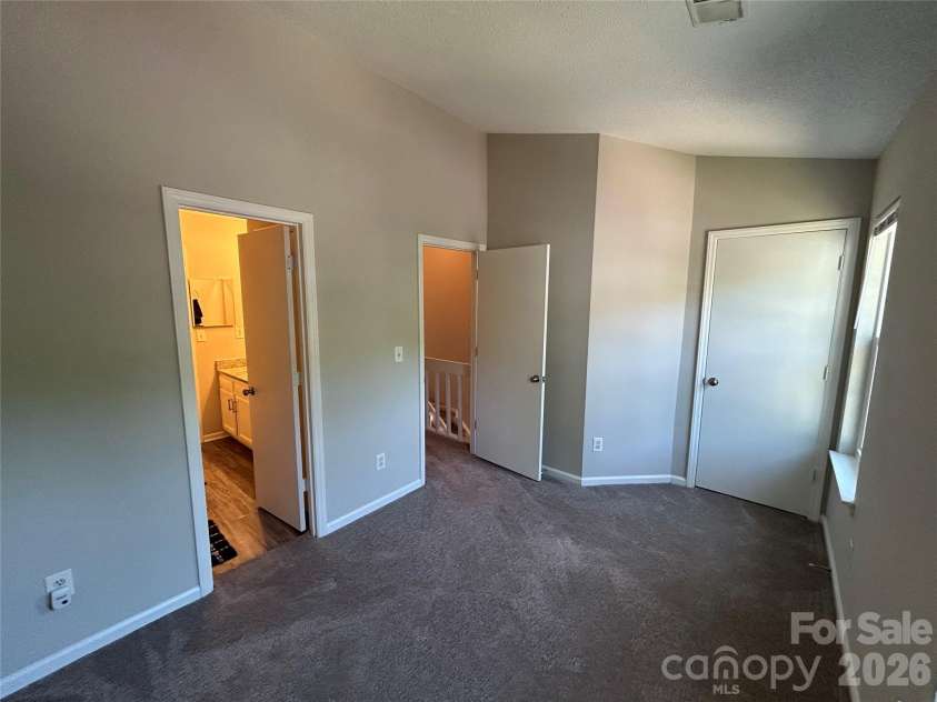 6466 Windsor Gate Lane, Charlotte, NC 28215.  MLS# CAR4384239, YatesRealty ID 23738. 