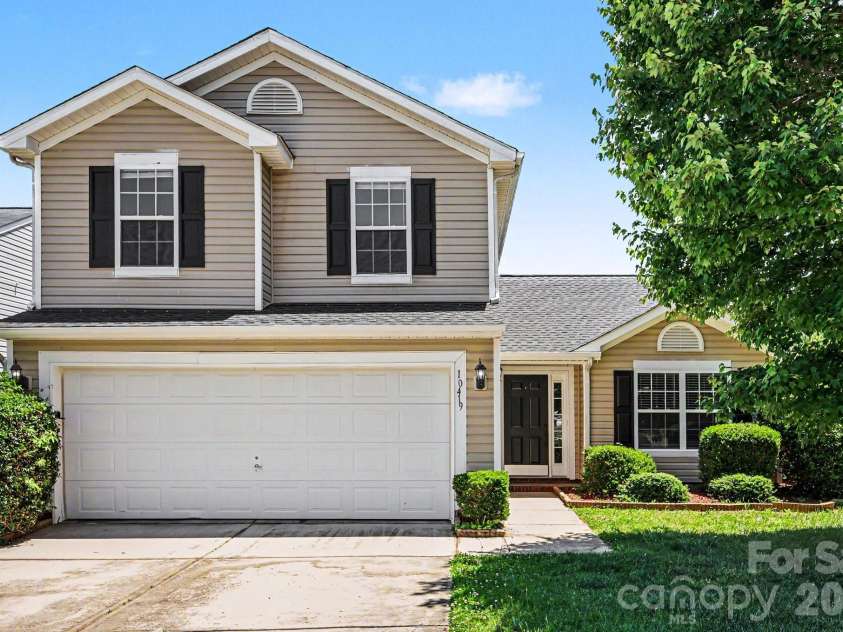 10419 Sparrow Springs Lane, Charlotte, NC 28214.  MLS# CAR4382959, YatesRealty ID 23739. 