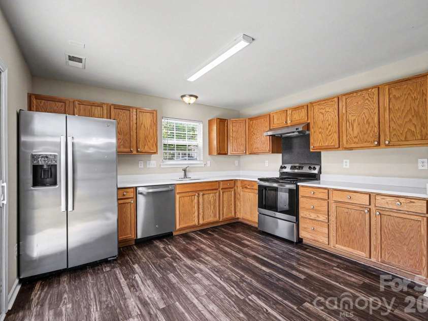 10419 Sparrow Springs Lane, Charlotte, NC 28214.  MLS# CAR4382959, YatesRealty ID 23739. 