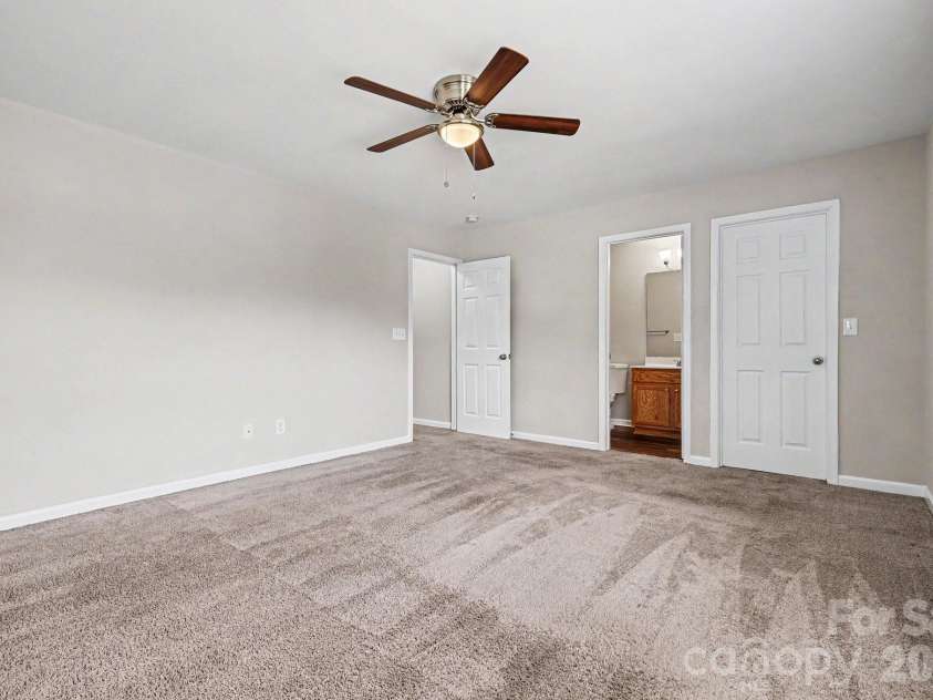 10419 Sparrow Springs Lane, Charlotte, NC 28214.  MLS# CAR4382959, YatesRealty ID 23739. 