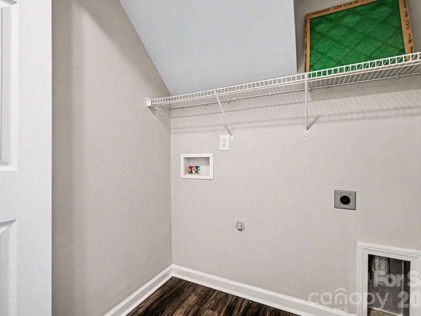 10419 Sparrow Springs Lane, Charlotte, NC 28214.  MLS# CAR4382959, YatesRealty ID 23739. 