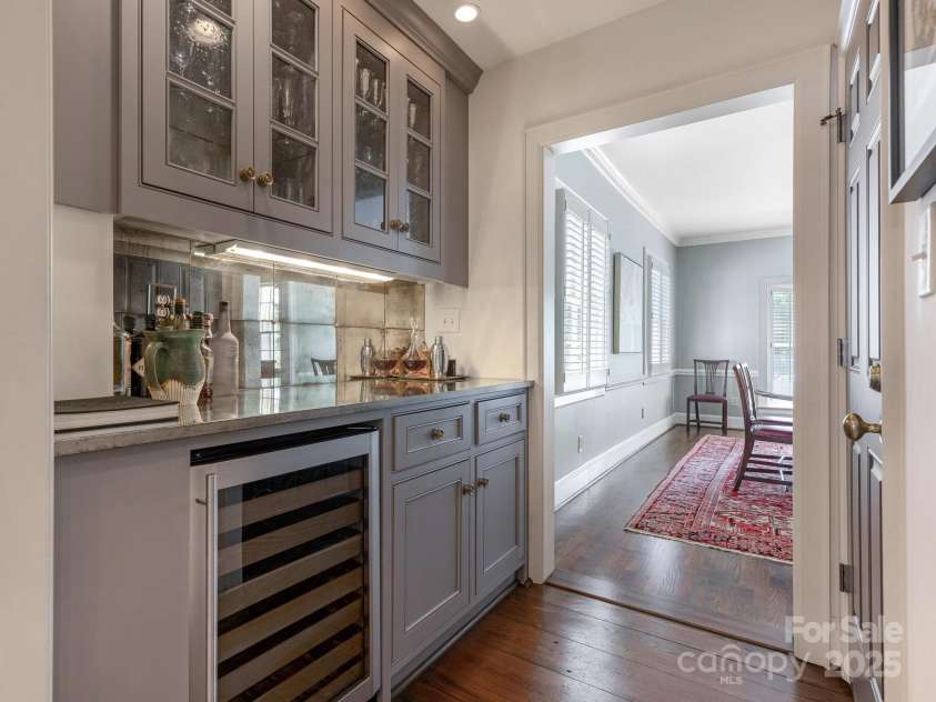 2410 Vernon Drive, Charlotte, NC 28211.  MLS# CAR4257447, YatesRealty ID 23739. Bar/Entertainment